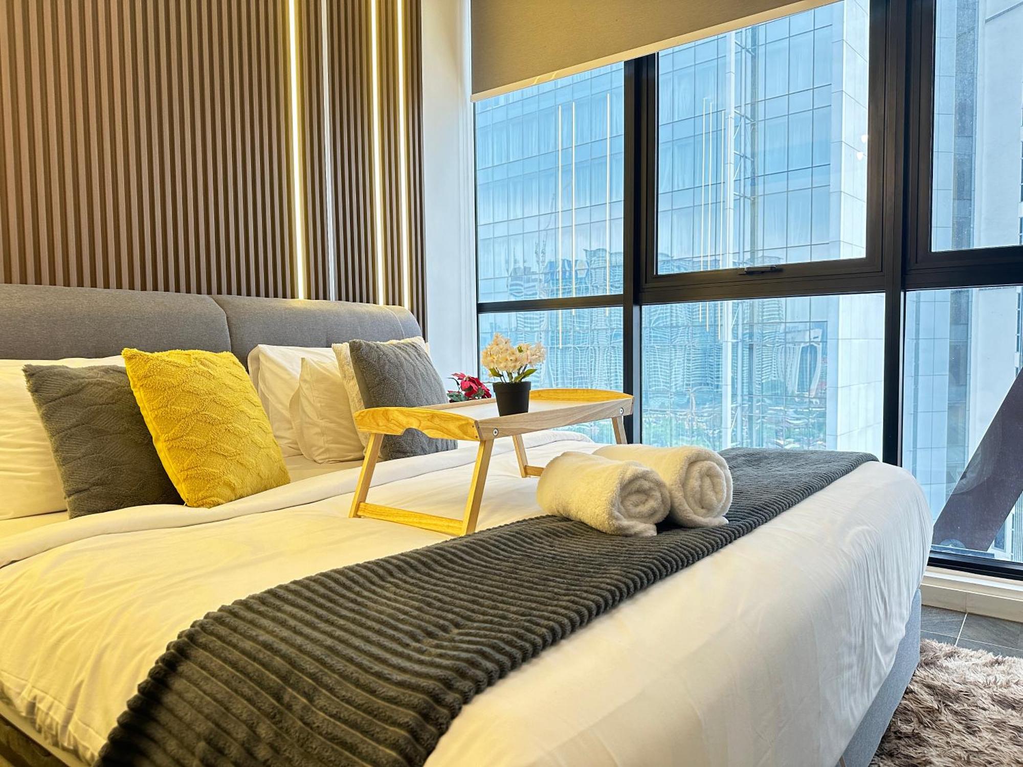 Scarletz Suites Klcc Twin Tower By Purple Orchid Куала-Лумпур Экстерьер фото